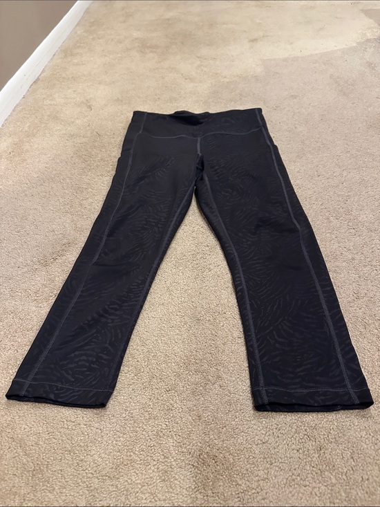 Athleta Pants - Athleta Black Capri with Subtle Print and Stash Pocket